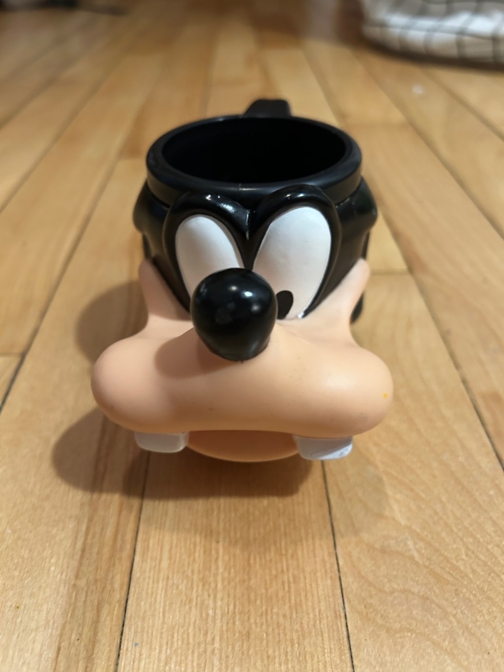 Disney Goofy Character Face Mug in Black and Peach